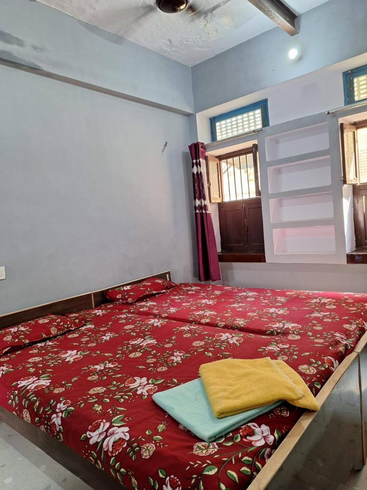 Vishnu Rest House Varanasi Bagian luar foto